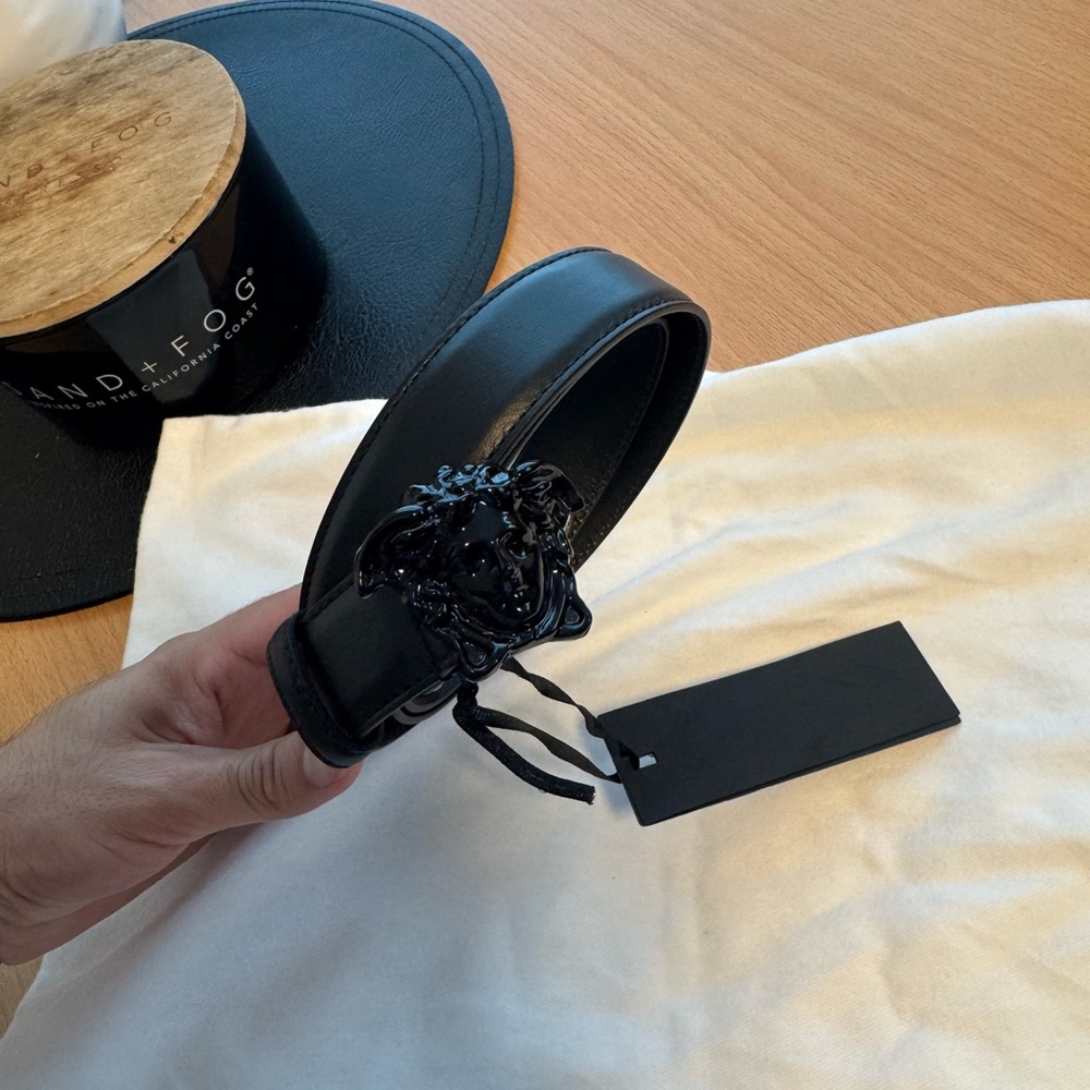 Black Leather Belt with Medusa Buckle - Picture 2 of 6